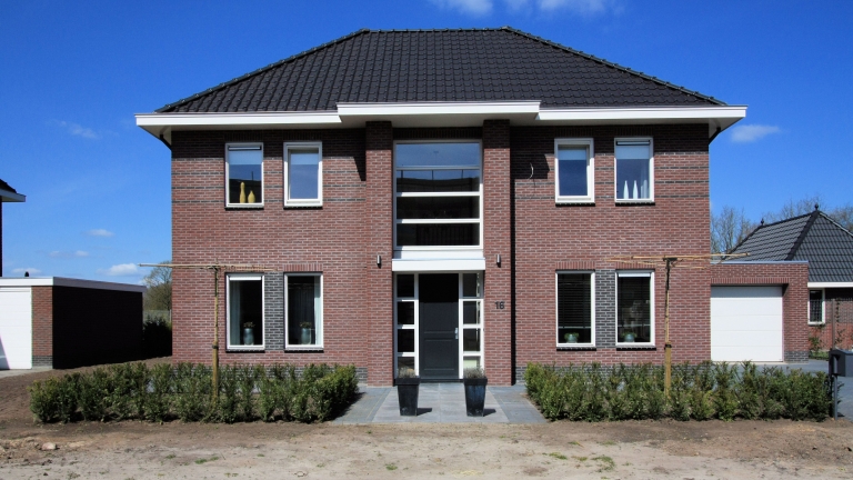 V058-032