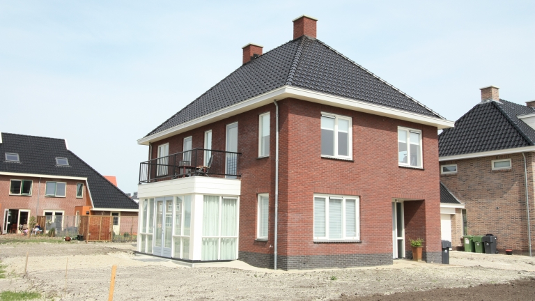 V058-043
