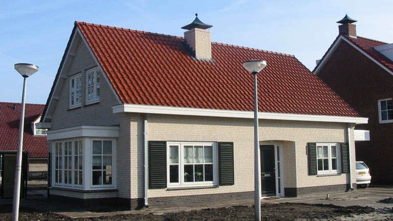 V077-001