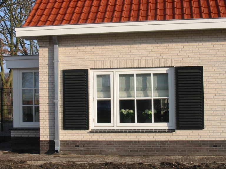 V077-001
