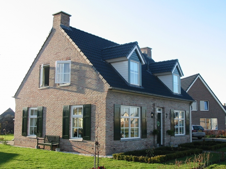 V077-002