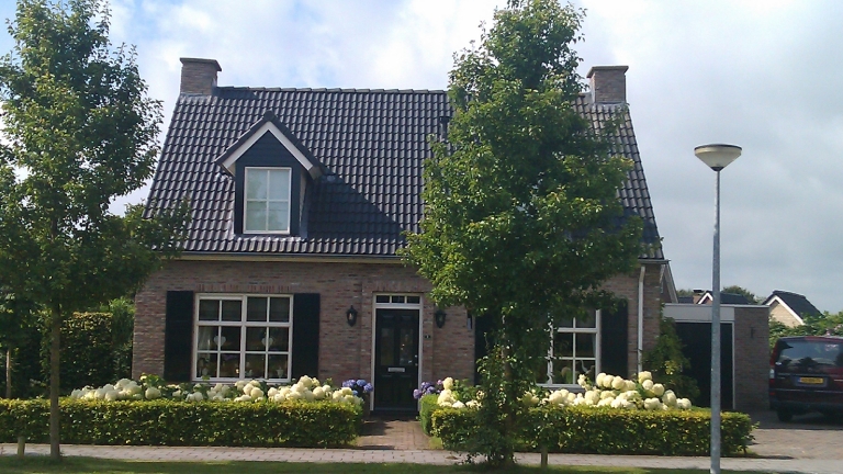 V077-002
