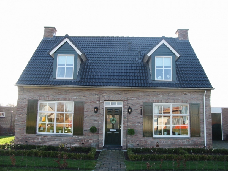 V077-002