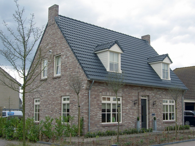 V077-006