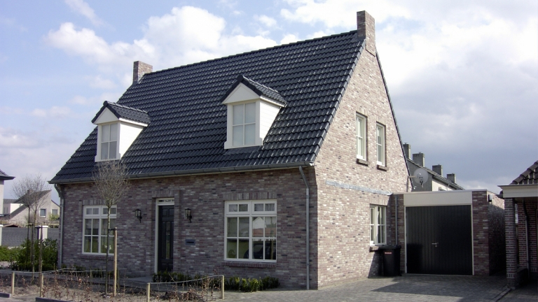 V077-006