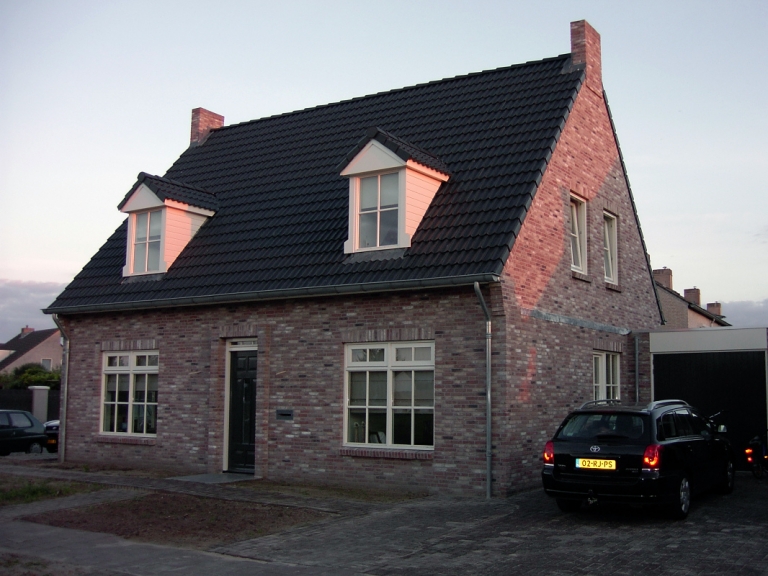 V077-006
