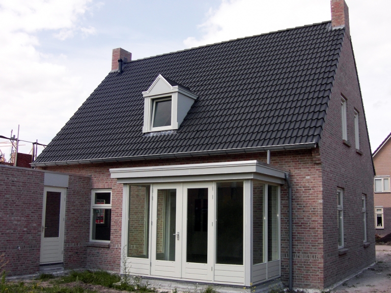 V077-008