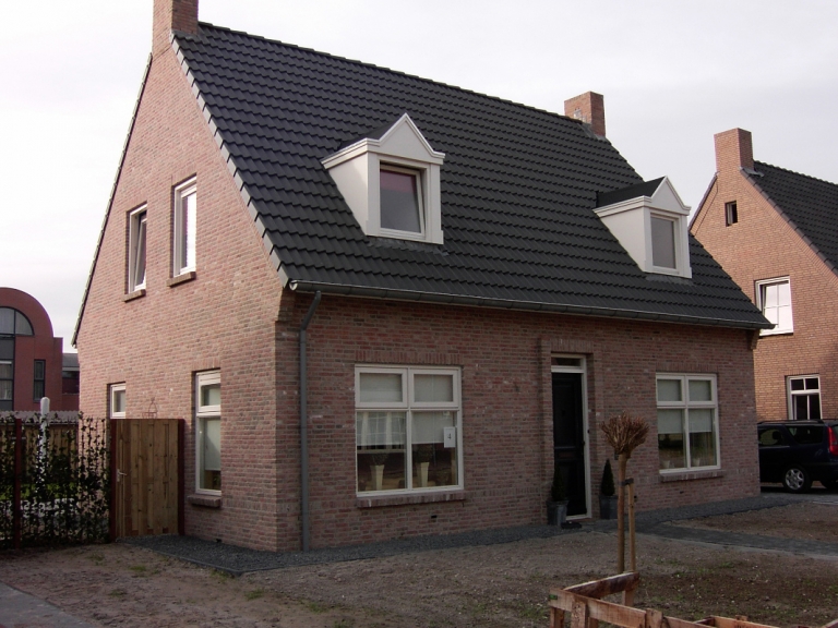 V077-009