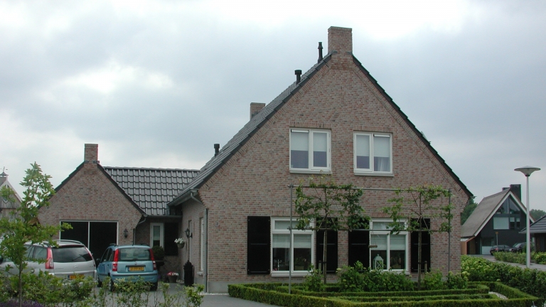 V077-026