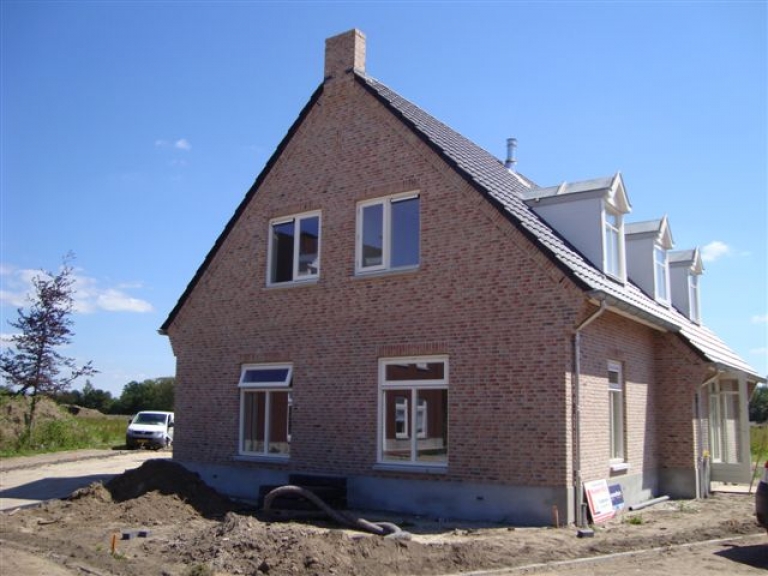 V077-026