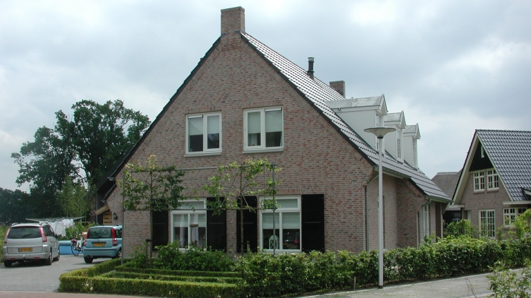 V077-026