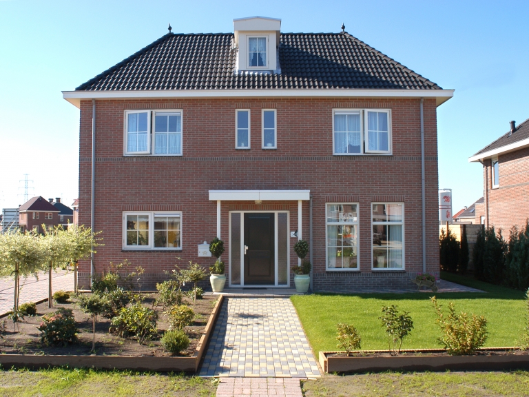 V079-004