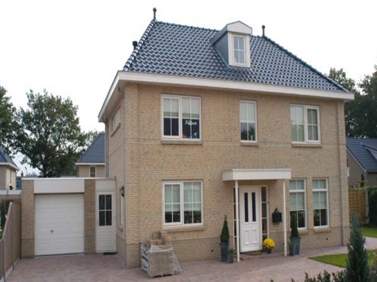 V079-005