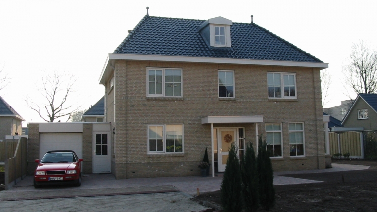 V079-005