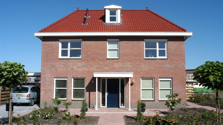 V079-010