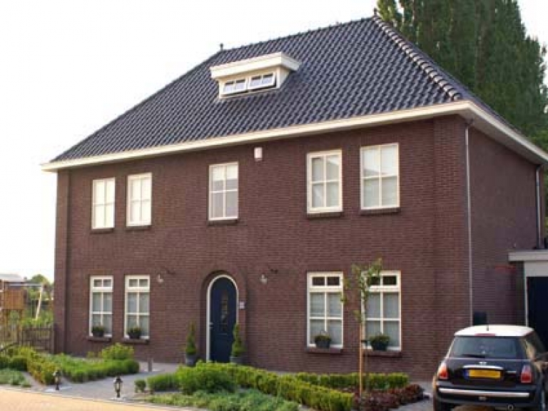 V079-037