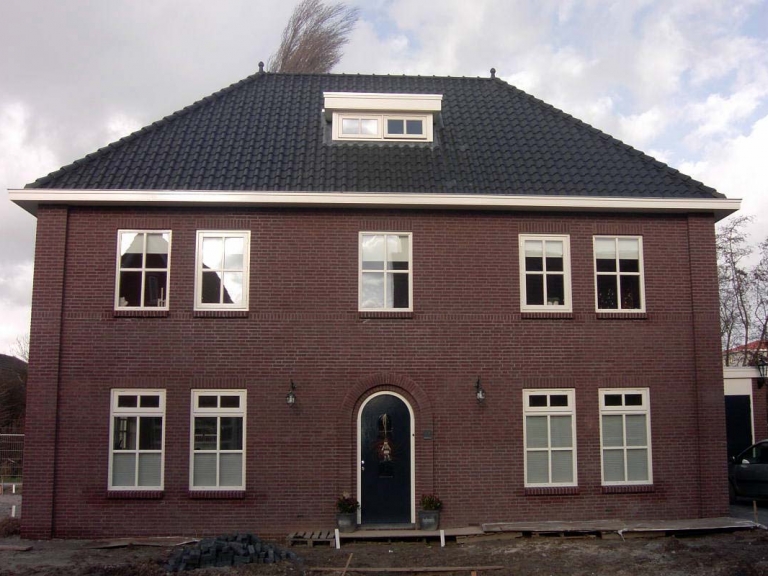 V079-037