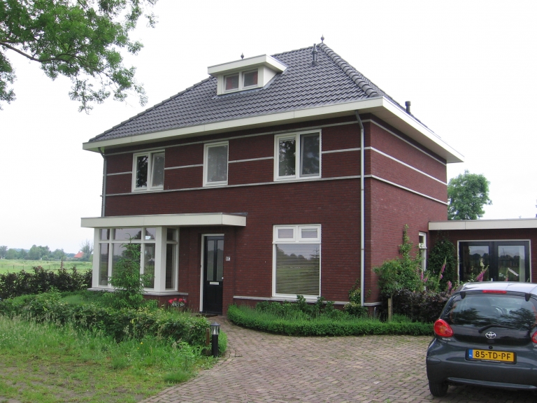 V079-043