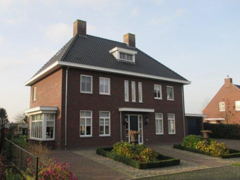 V079-074