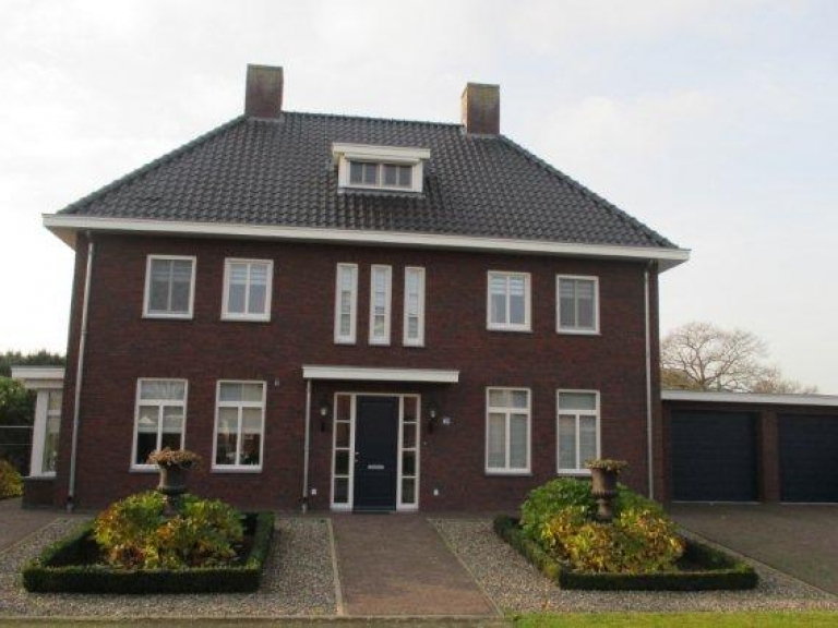 V079-074