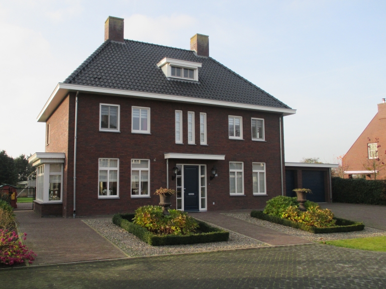 V079-074