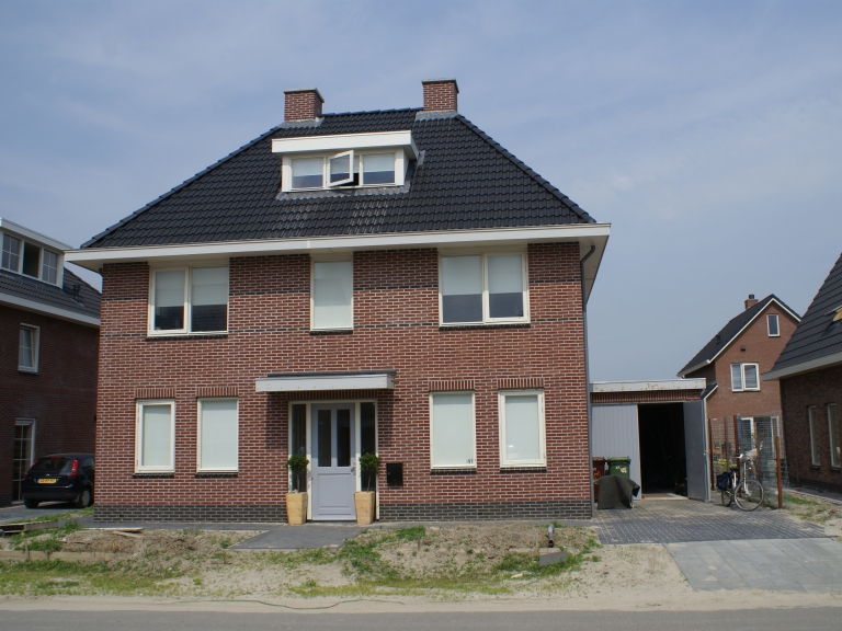 V079-106