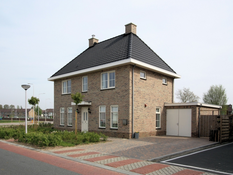 V079-147