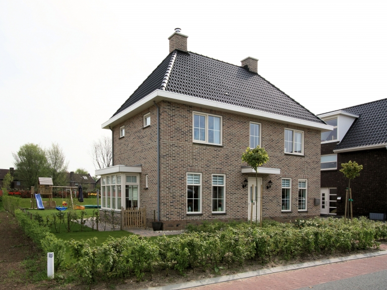 V079-147
