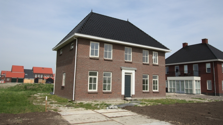 V079-161