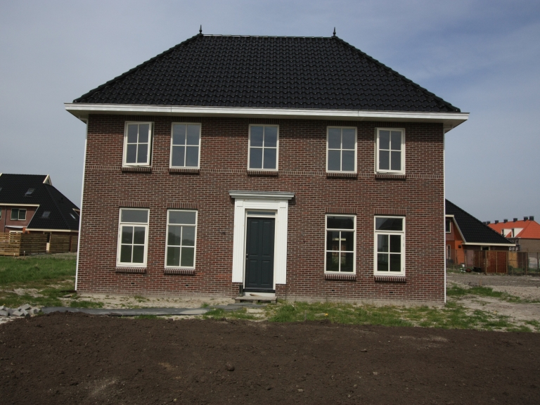 V079-161
