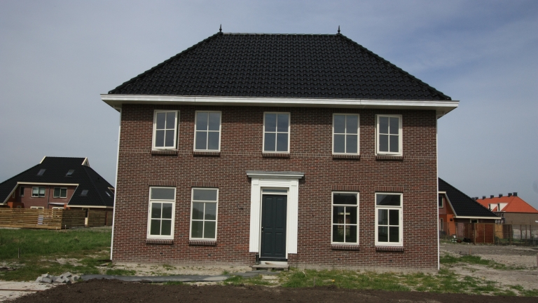 V079-161