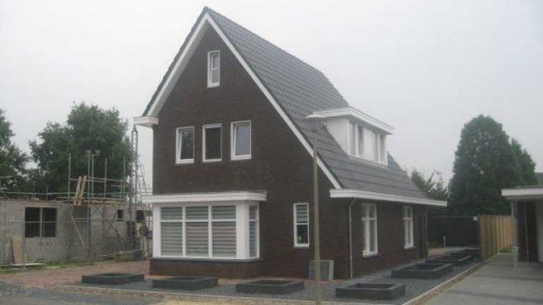 V080-027