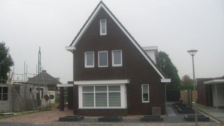 V080-027