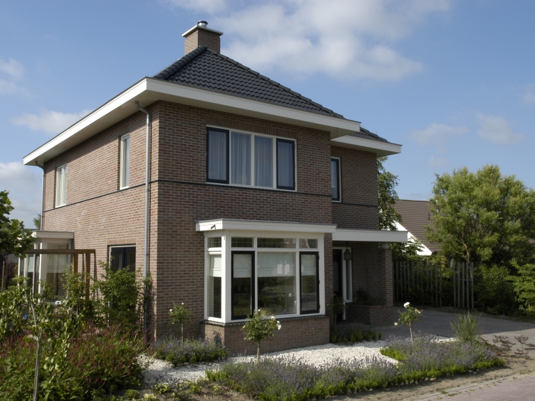 V081-005