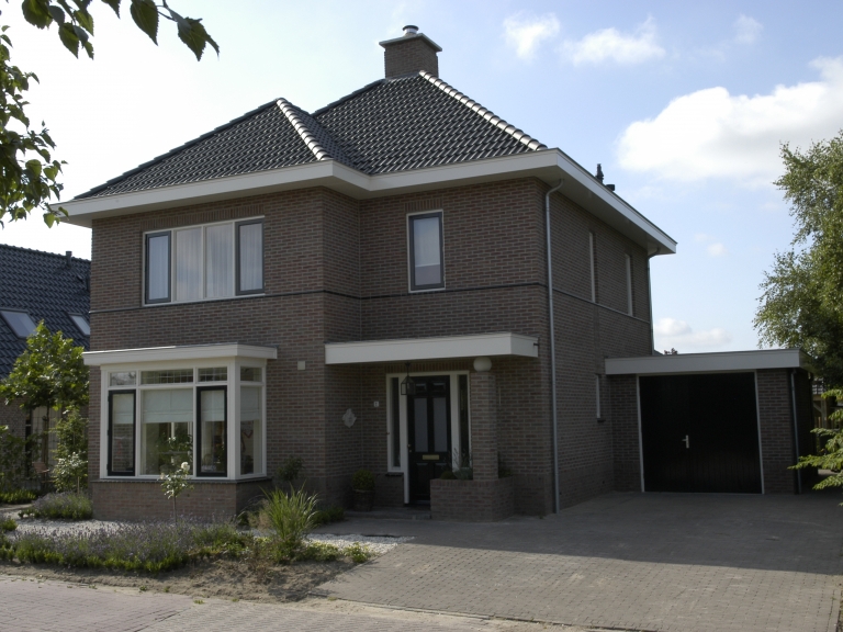 V081-005