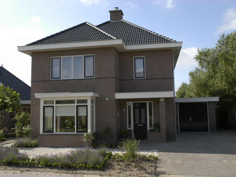 V081-005