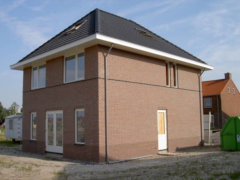 V081-006