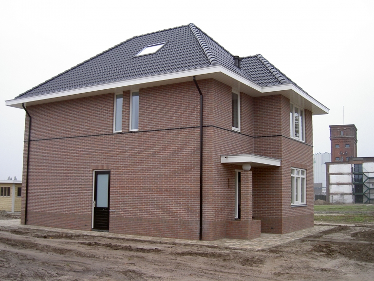 V081-006