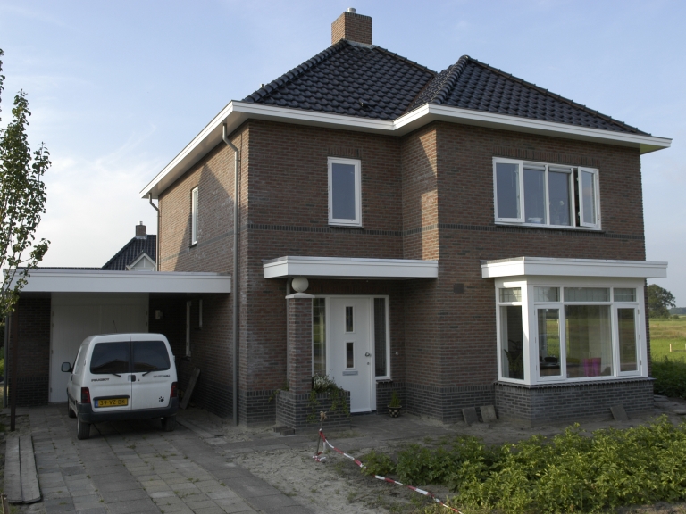 V081-009