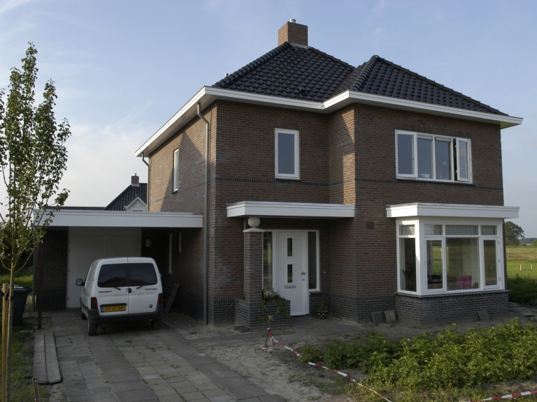 V081-009