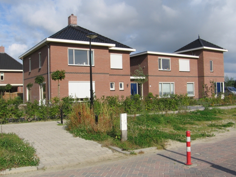 V081-011