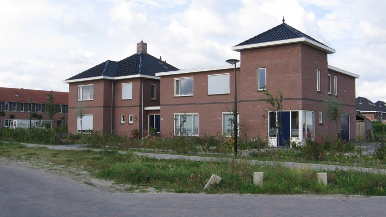 V081-011
