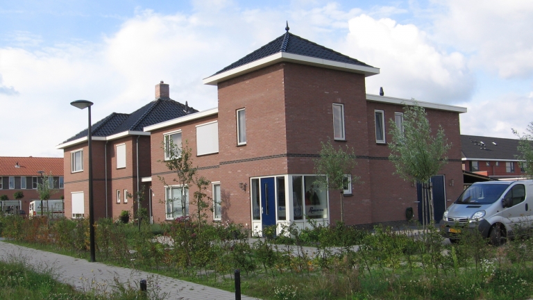 V081-011
