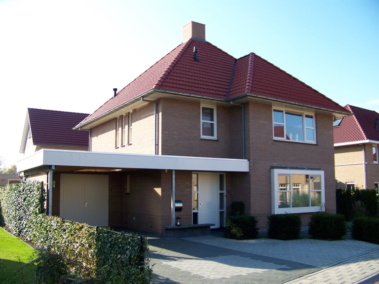 V081-020