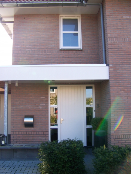 V081-020