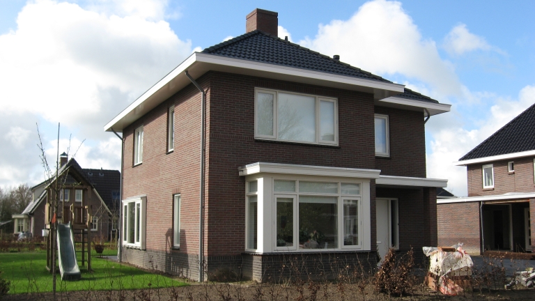 V081-024
