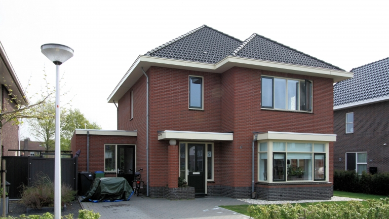 V081-040
