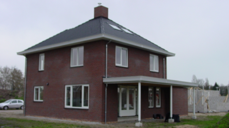V081-051
