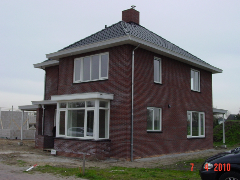 V081-051