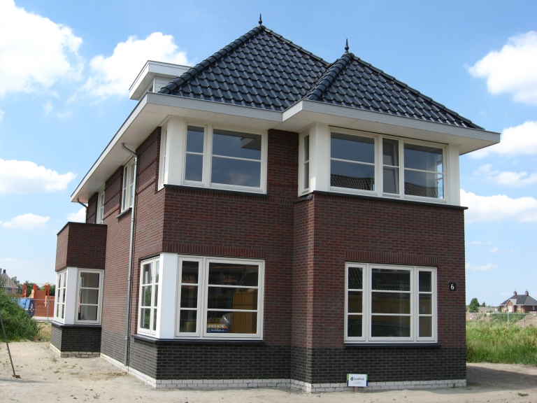 V03-005